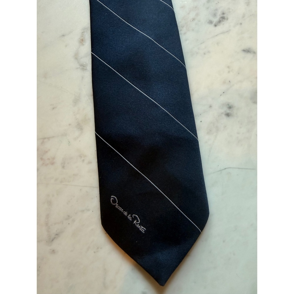 Oscar de la Renta Vintage Mens Navy Blue White Pinstripe Silk Necktie Tie